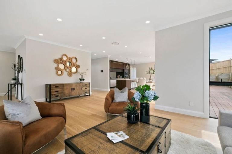 Photo of property in 13 Colliston Rise, Pinehill, Auckland, 0632