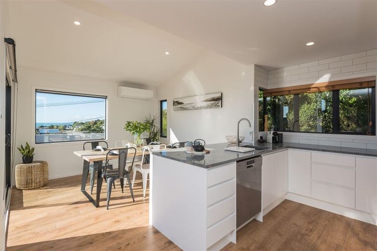 Photo of property in 2/182 Mount Pleasant, Mount Pleasant, Christchurch, 8081