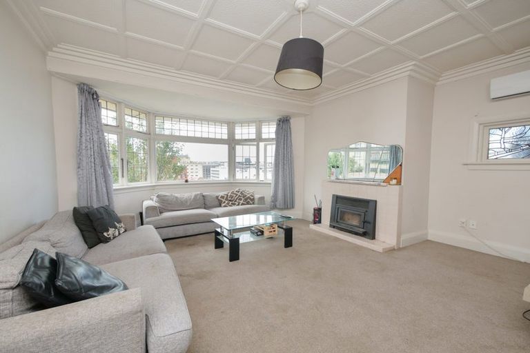 Photo of property in 1 Elm Row, Dunedin Central, Dunedin, 9016