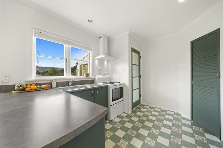 Photo of property in 21 Gardiner Grove, Wainuiomata, Lower Hutt, 5014