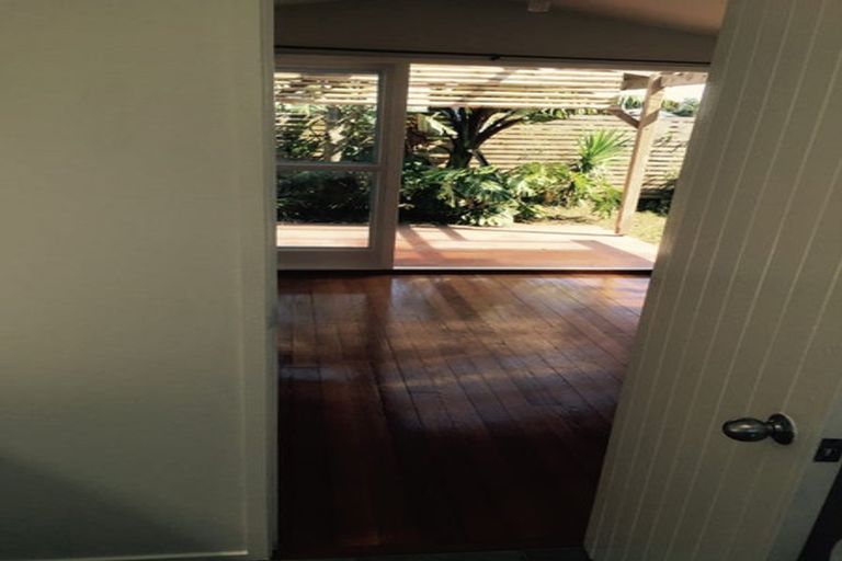 Photo of property in 24 School Road, Morningside, Auckland, 1021
