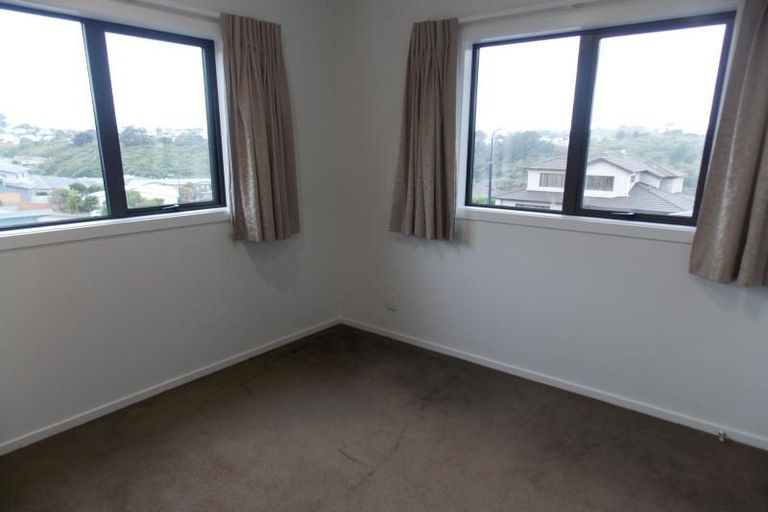 Photo of property in 8 Tongariro Drive, Aotea, Porirua, 5024