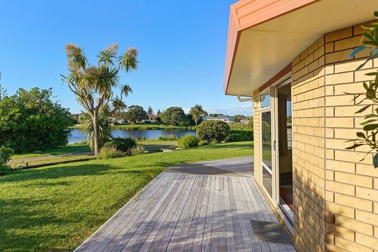 Photo of property in 5 Marewa Place, Waikanae Beach, Waikanae, 5036