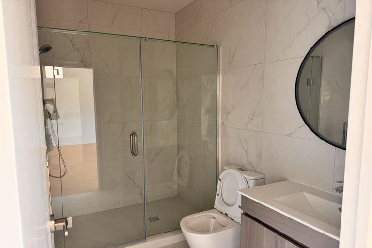 Photo of property in 24 Gladys Avenue, Glenfield, Auckland, 0629