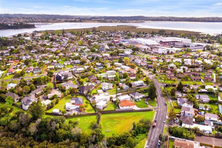 Photo of property in 17 Matipo Road, Te Atatu Peninsula, Auckland, 0610