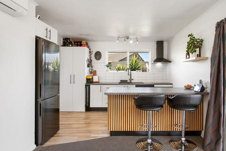 Photo of property in 484 Mairehau Road, Parklands, Christchurch, 8083