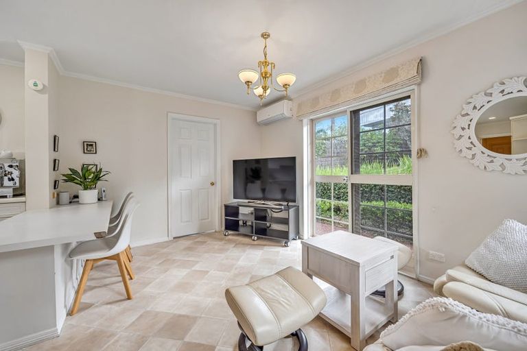 Photo of property in 32 Reflection Drive, West Harbour, Auckland, 0618