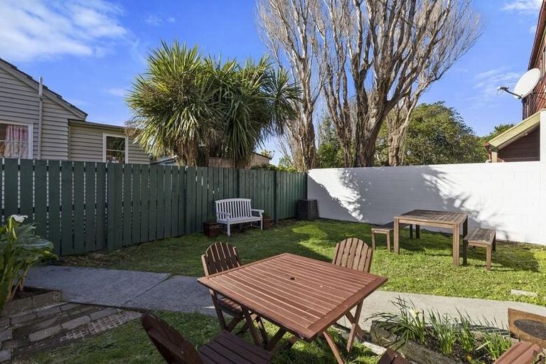 Photo of property in 2/17u Randwick Crescent, Moera, Lower Hutt, 5010