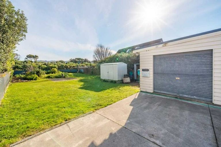 Photo of property in 25 Awamutu Grove, Waiwhetu, Lower Hutt, 5010
