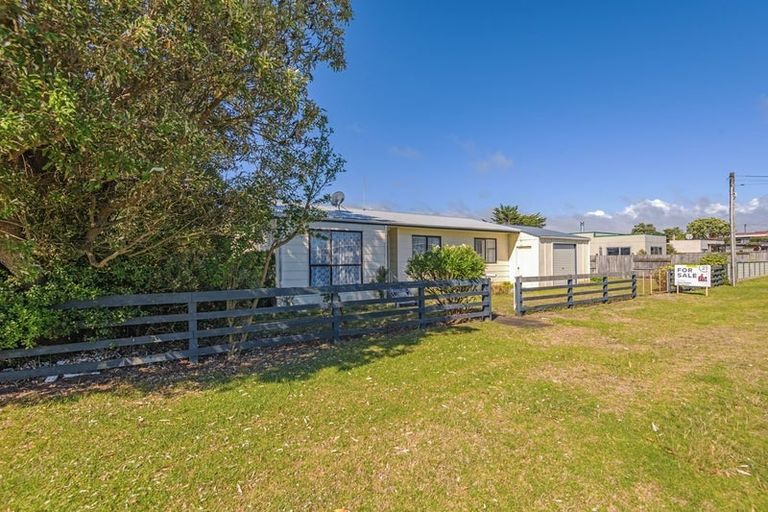 Photo of property in 3 Ruanui Street, Himatangi Beach, Foxton, 4891