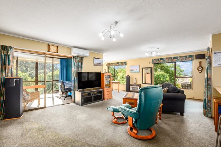 Photo of property in 12 Exploration Way, Whitby, Porirua, 5024