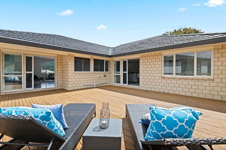 Photo of property in 14 Kinleith Way, Albany, Auckland, 0632