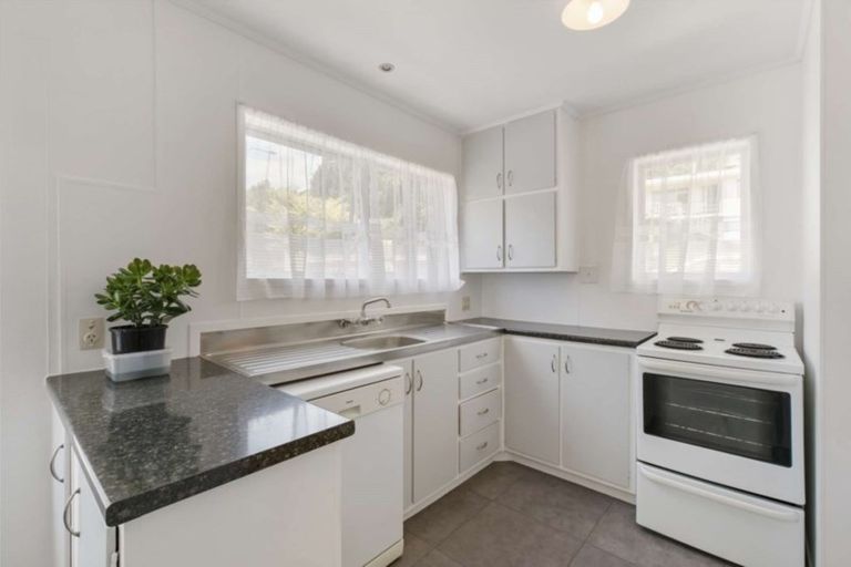 Photo of property in 28 Dingadee Street, Welcome Bay, Tauranga, 3112