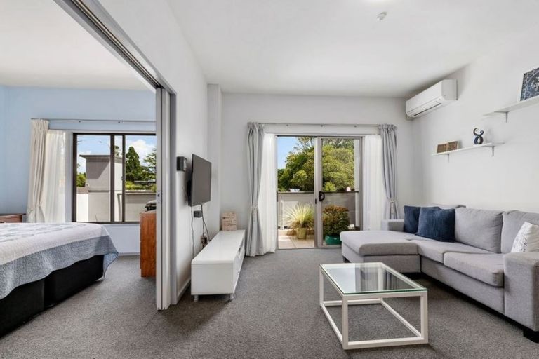 Photo of property in 11/26 Lovell Court, Rosedale, Auckland, 0632