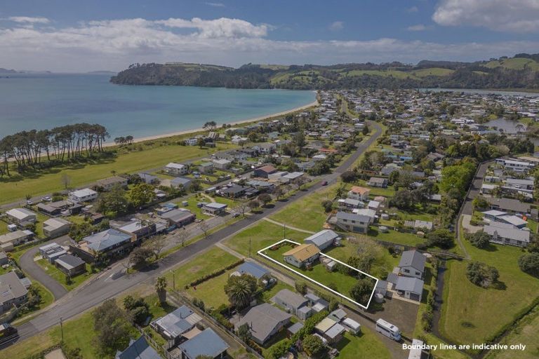 Photo of property in 32 Captain Cook Road, Cooks Beach, Whitianga, 3591