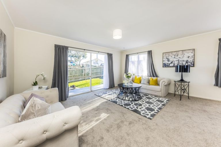 Photo of property in 1/136 Shifnal Drive, Randwick Park, Auckland, 2105