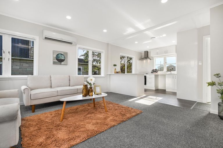 Photo of property in 1/52 Takanini Road, Takanini, 2112