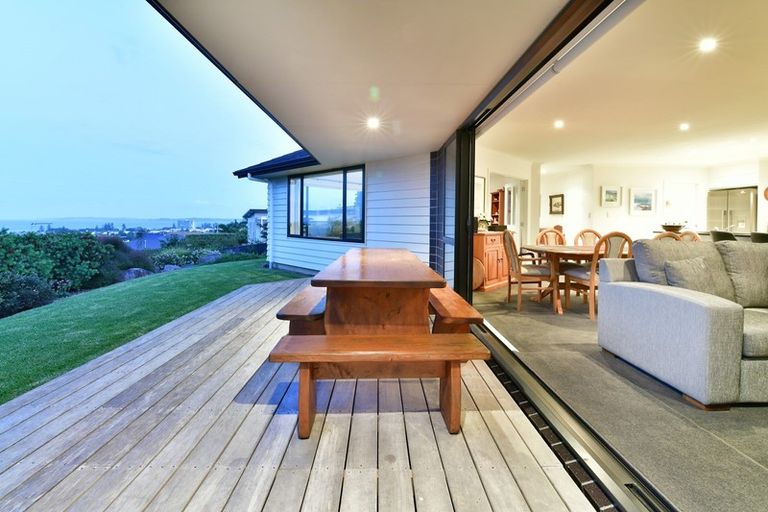 Photo of property in 32 Grovenor Drive, Orewa, 0931