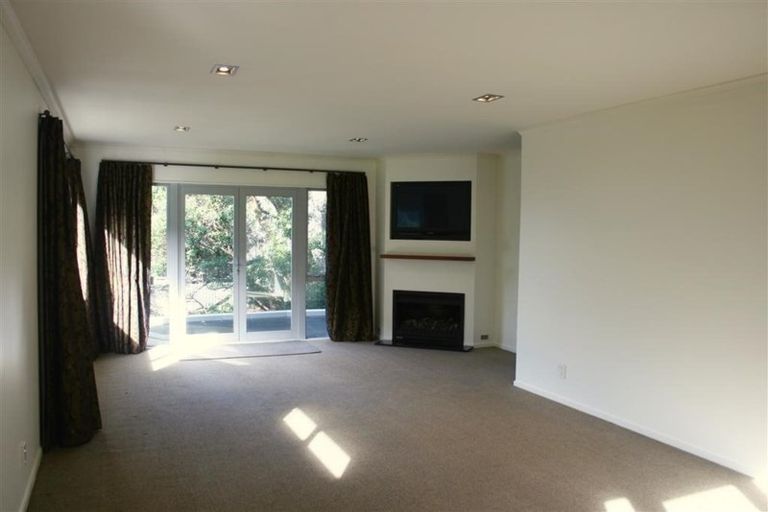 Photo of property in 15 Onslow Road, Khandallah, Wellington, 6035