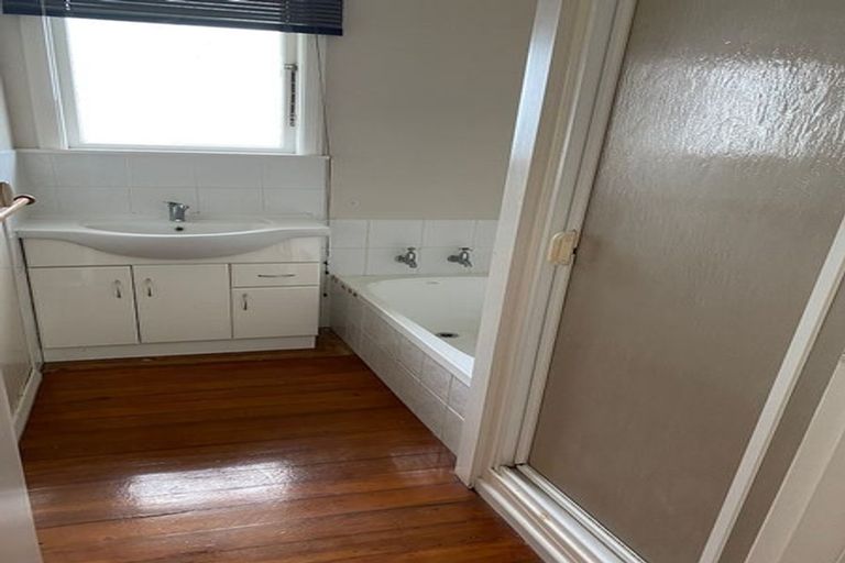 Photo of property in 33 Henderson Crescent, Parkvale, Tauranga, 3112