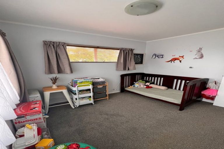 Photo of property in 10b De Quincey Terrace, Highland Park, Auckland, 2010