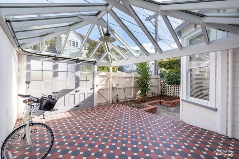 Photo of property in 37 Grant Road, Thorndon, Wellington, 6011