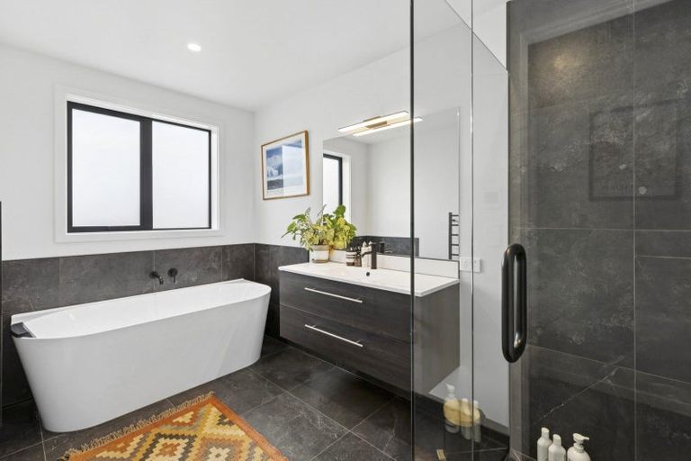 Photo of property in 3 Mount Prospect Lane, Wanaka, 9305