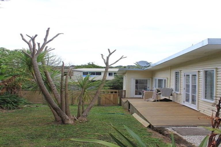 Photo of property in 14 Atkinson Road, Titirangi, Auckland, 0604