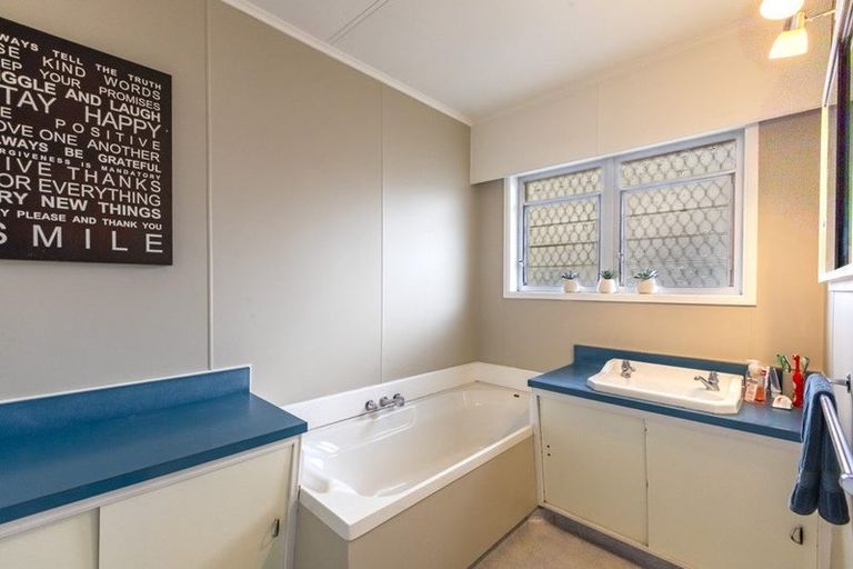 Photo of property in 34 Bill Hercock Street, Pirimai, Napier, 4112