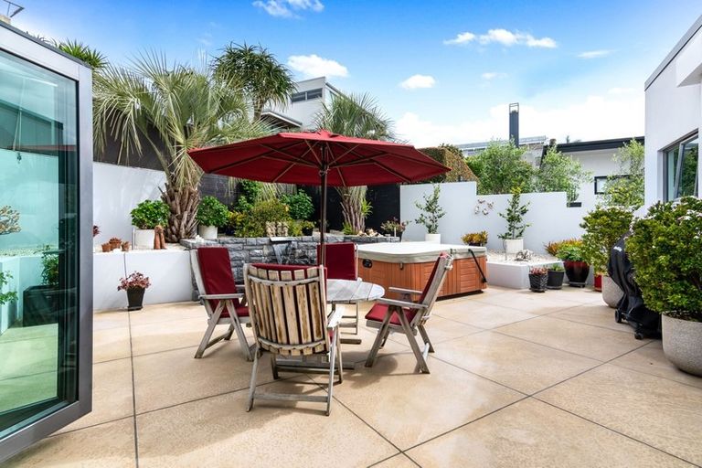 Photo of property in 26 Courtneys, West Harbour, Auckland, 0618