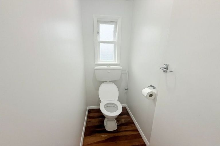 Photo of property in 6 Golf Road, Manor Park, Lower Hutt, 5019