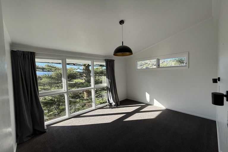 Photo of property in 12 Chartwell Drive, Crofton Downs, Wellington, 6035