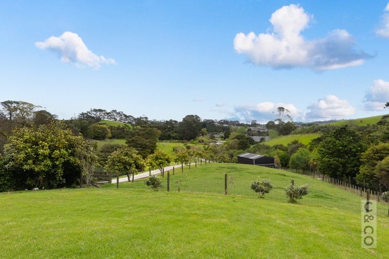Photo of property in 25 School Road, Waimauku, 0881
