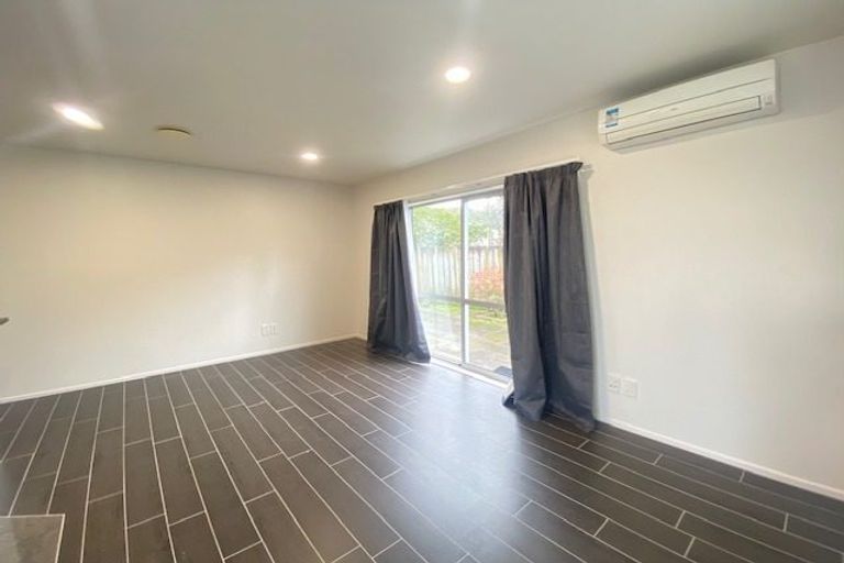 Photo of property in 20 Lisa Rise, Half Moon Bay, Auckland, 2012