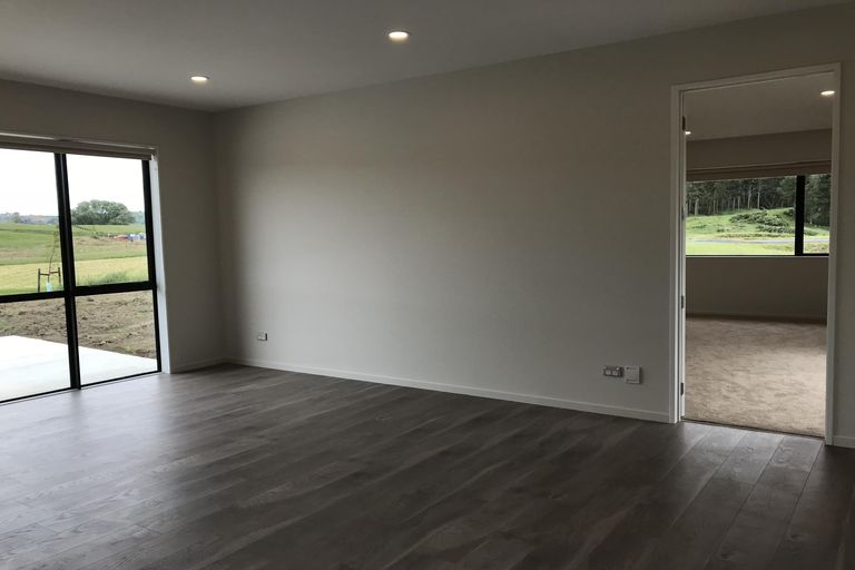 Photo of property in 13 Mclachlan Way, Pokeno, 2471