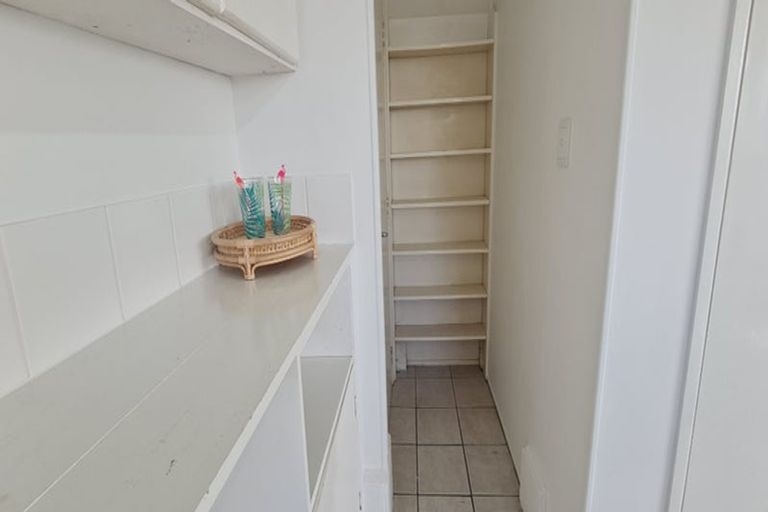 Photo of property in 44 Exmouth Road, Northcote, Auckland, 0627