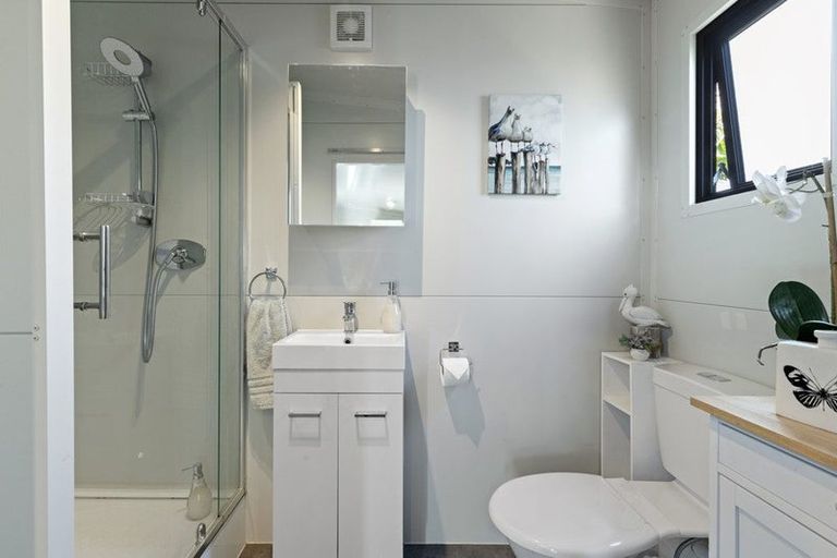 Photo of property in 3 Iris Place, Clendon Park, Auckland, 2103