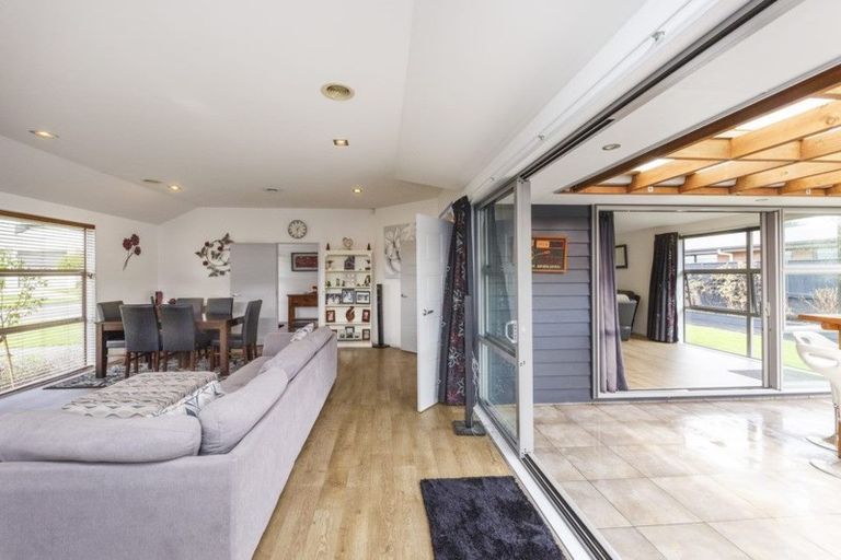 Photo of property in 16 Liberty Grove, Kelvin Grove, Palmerston North, 4414