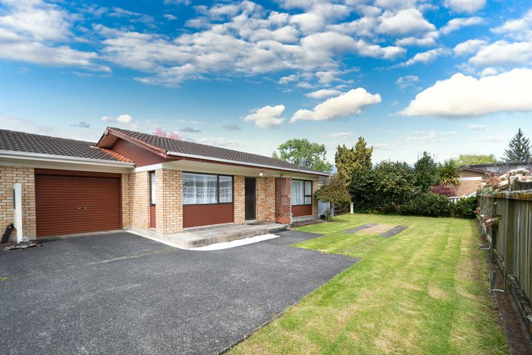 Photo of property in 2/31 Ti Nana Crescent, Henderson, Auckland, 0610