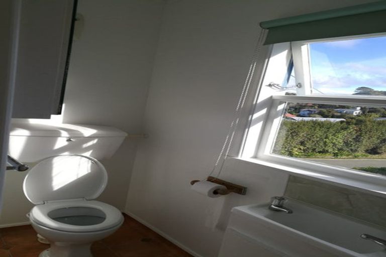 Photo of property in 104 Parkvale Road, Karori, Wellington, 6012