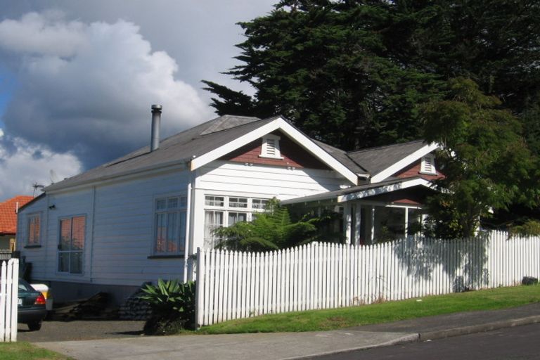 Photo of property in 1 Applewood Drive, Henderson, Auckland, 0612