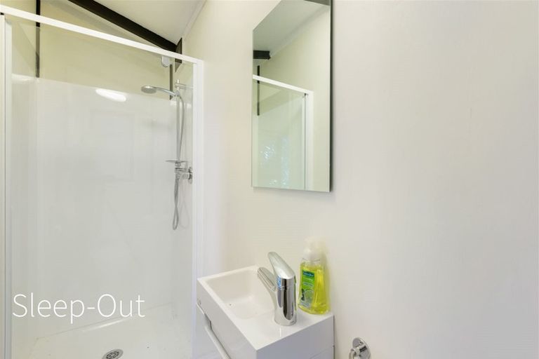 Photo of property in 26 Trelawn Place, Cockle Bay, Auckland, 2014