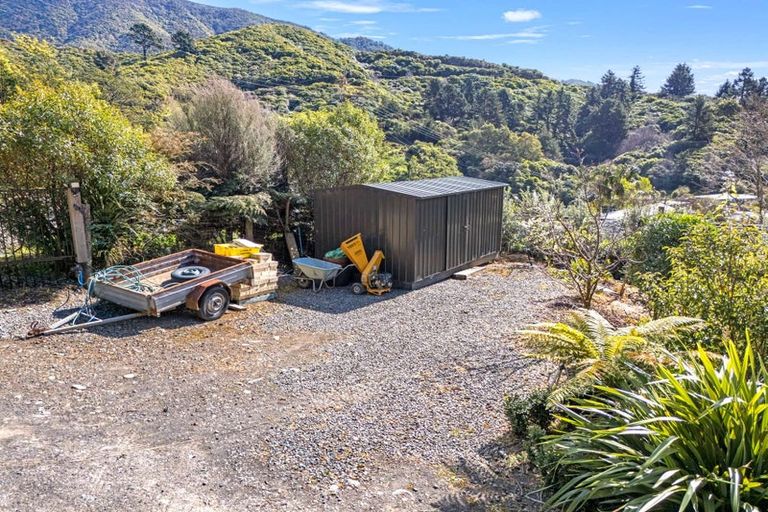 Photo of property in 16 Angle Street, Picton, 7220