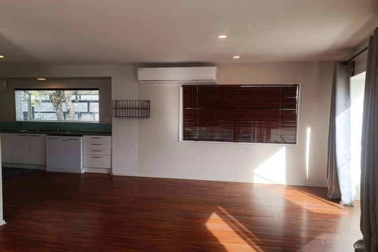 Photo of property in 3/166 Bradbury Road, Botany Downs, Auckland, 2010