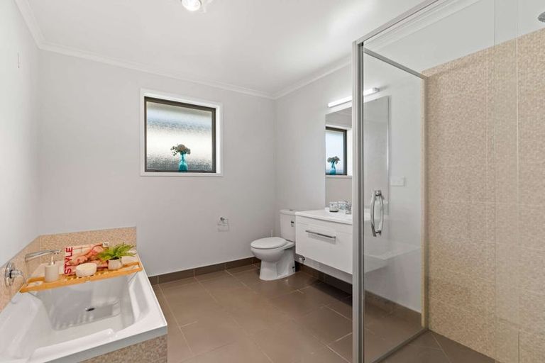 Photo of property in 48 Adams Road South, Pukekohe, 2120