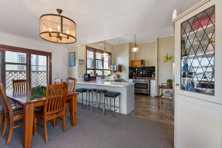 Photo of property in 228 Devon Street West, New Plymouth, 4310