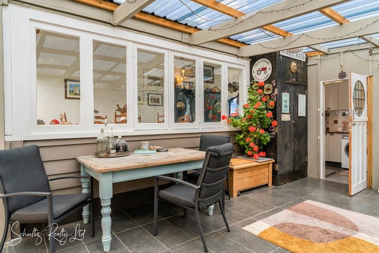 Photo of property in 17 Oparakau Road, Matakohe, 0594