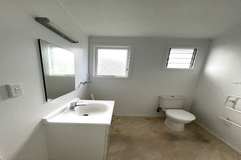 Photo of property in 60 Edmonton Road, Henderson, Auckland, 0612