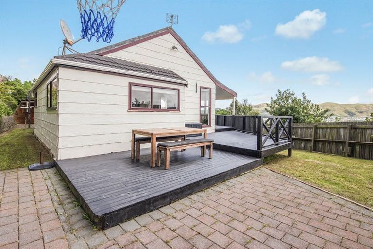 Photo of property in 140 Mark Avenue, Grenada Village, Wellington, 6037