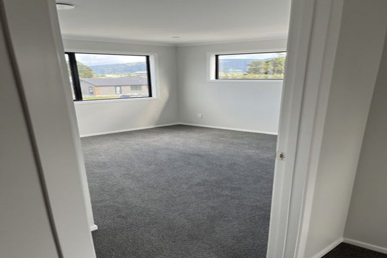 Photo of property in 1 Cynisca Crescent, Wallaceville, Upper Hutt, 5018